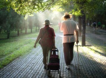 坚持散步预防老年痴呆