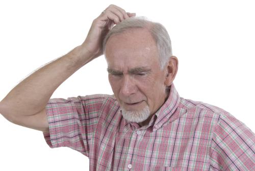 家里老人有这些症状可能患上老年痴呆病