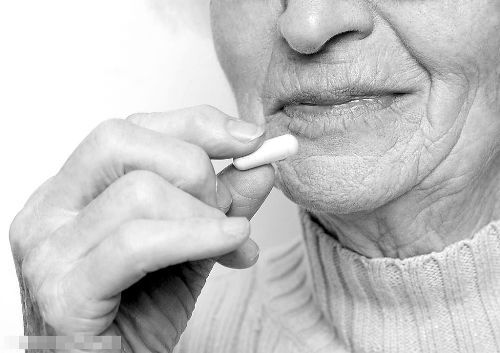 老年痴呆症患者吃药时有哪些需要注意的呢？